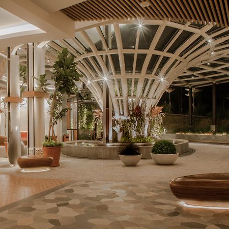 The Botanica Sanctuary Hotel Puncak Eksteriør billede The lobby of the hotel