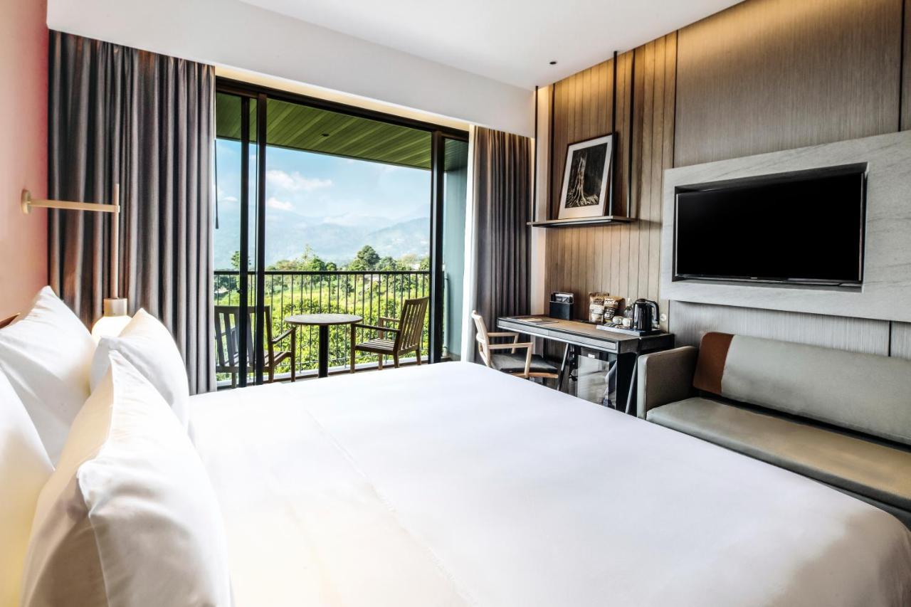 The Botanica Sanctuary Hotel Puncak Eksteriør billede Deluxe Room