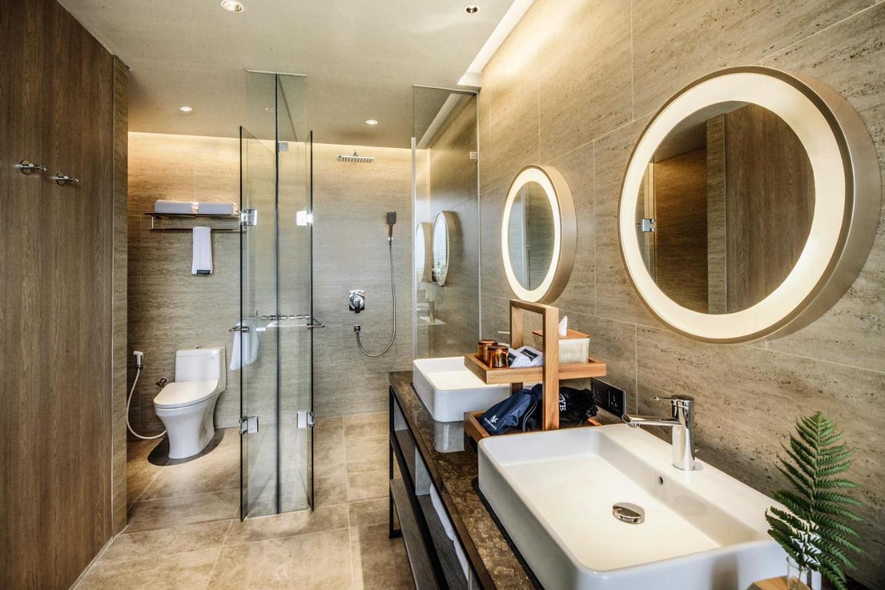 The Botanica Sanctuary Hotel Puncak Eksteriør billede Bathroom
