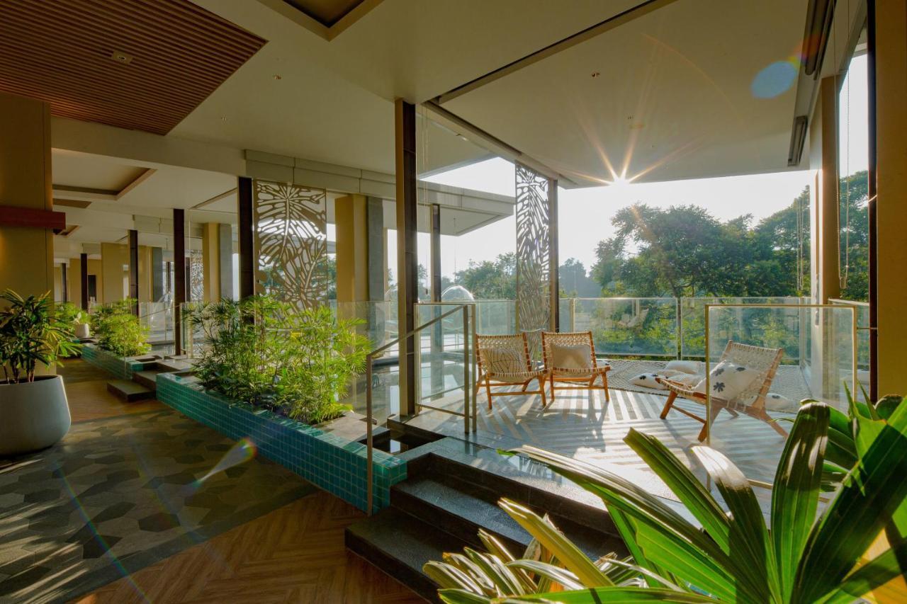 The Botanica Sanctuary Hotel Puncak Eksteriør billede The interior of the hotel