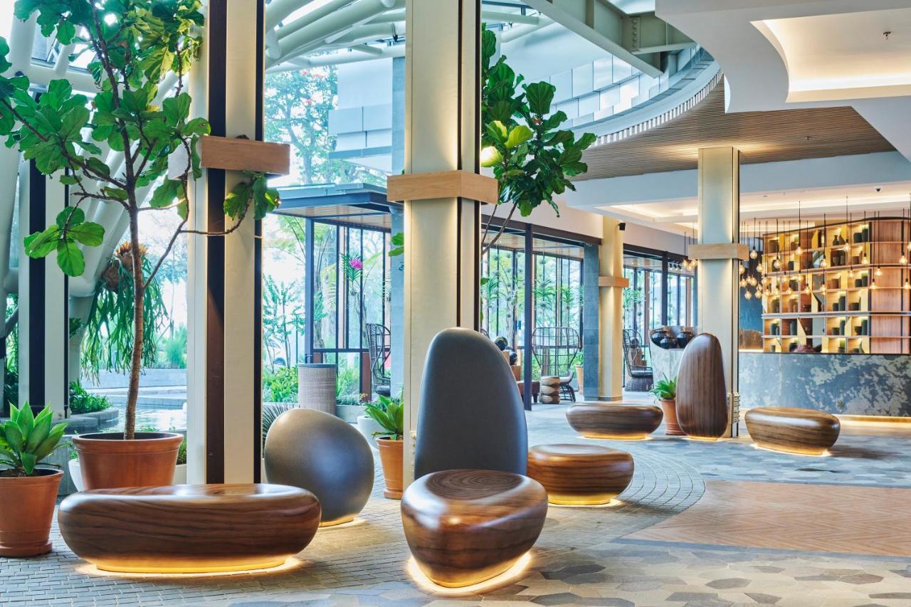 The Botanica Sanctuary Hotel Puncak Eksteriør billede The lobby of the hotel