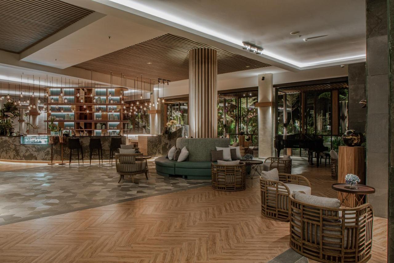 The Botanica Sanctuary Hotel Puncak Eksteriør billede The lobby of the hotel