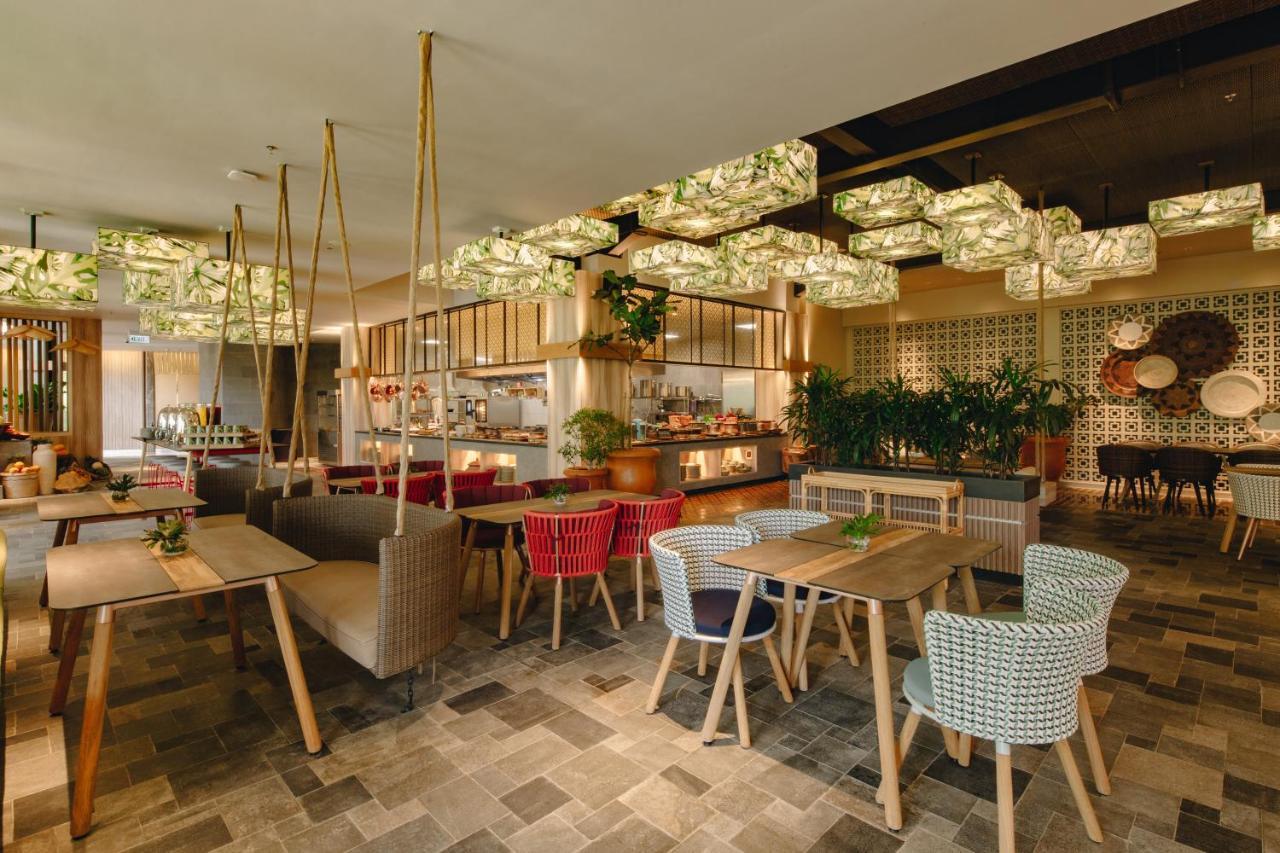The Botanica Sanctuary Hotel Puncak Eksteriør billede The interior of the restaurant
