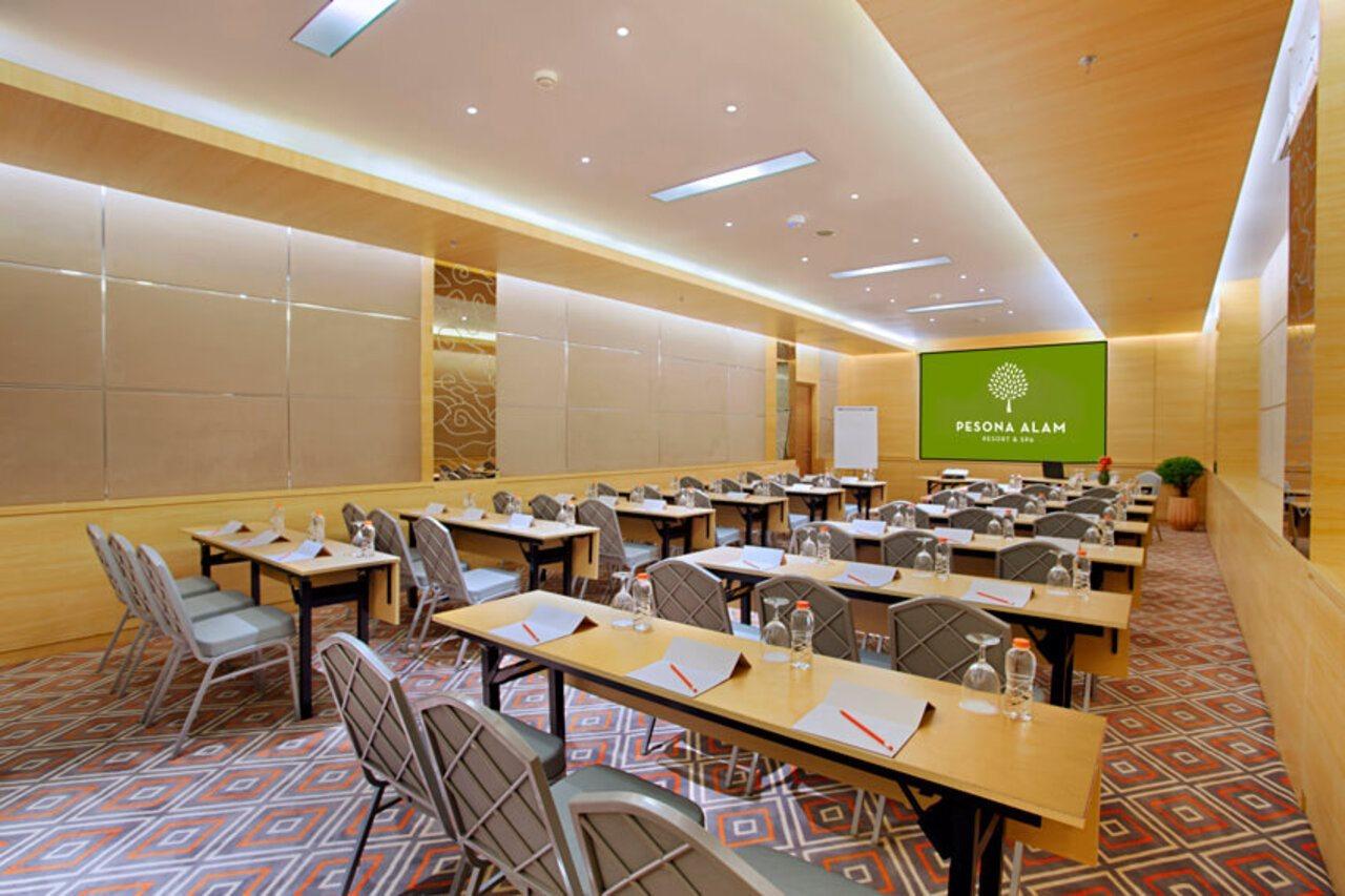 The Botanica Sanctuary Hotel Puncak Eksteriør billede Meeting room