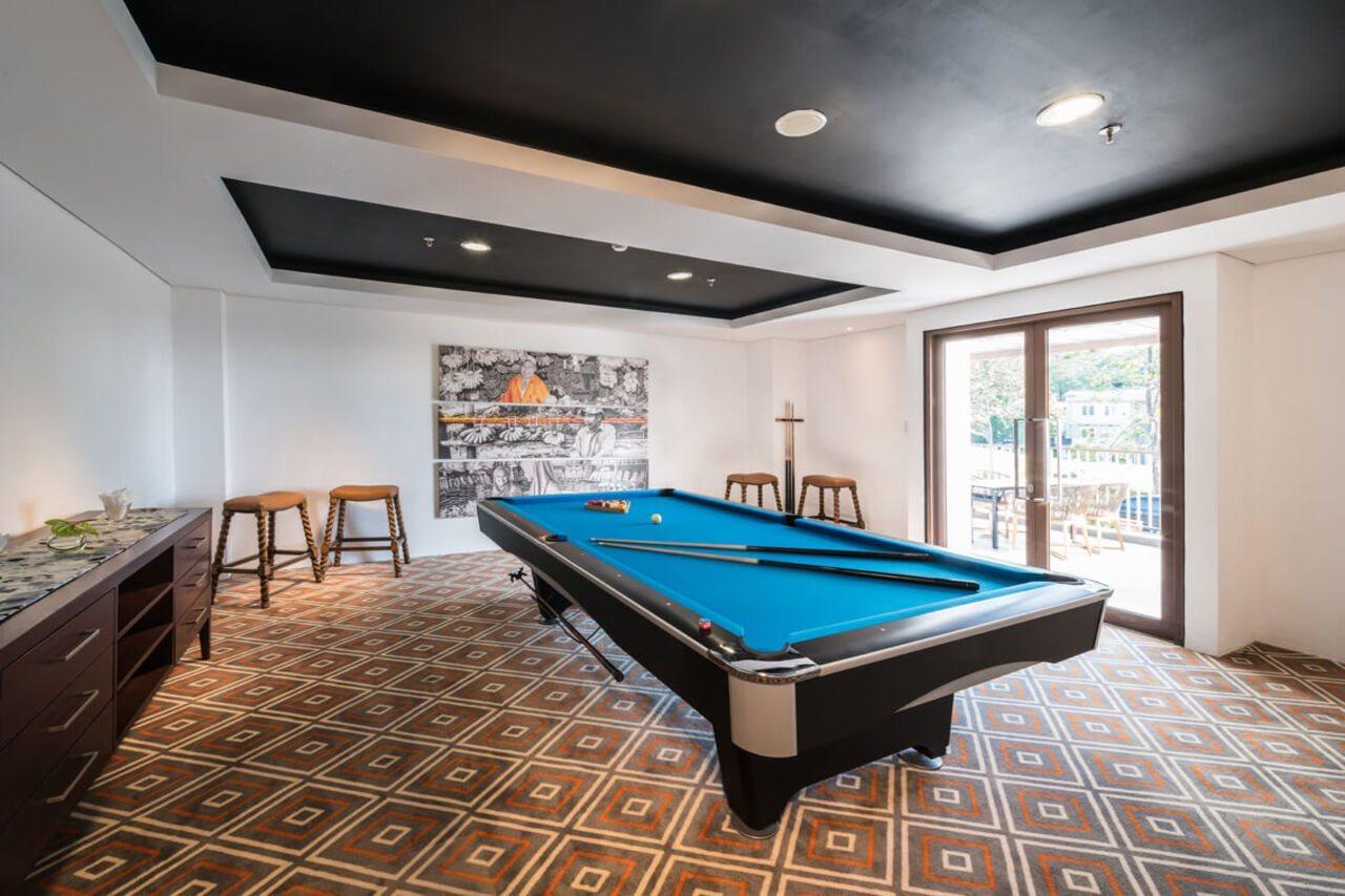 The Botanica Sanctuary Hotel Puncak Eksteriør billede A pool table
