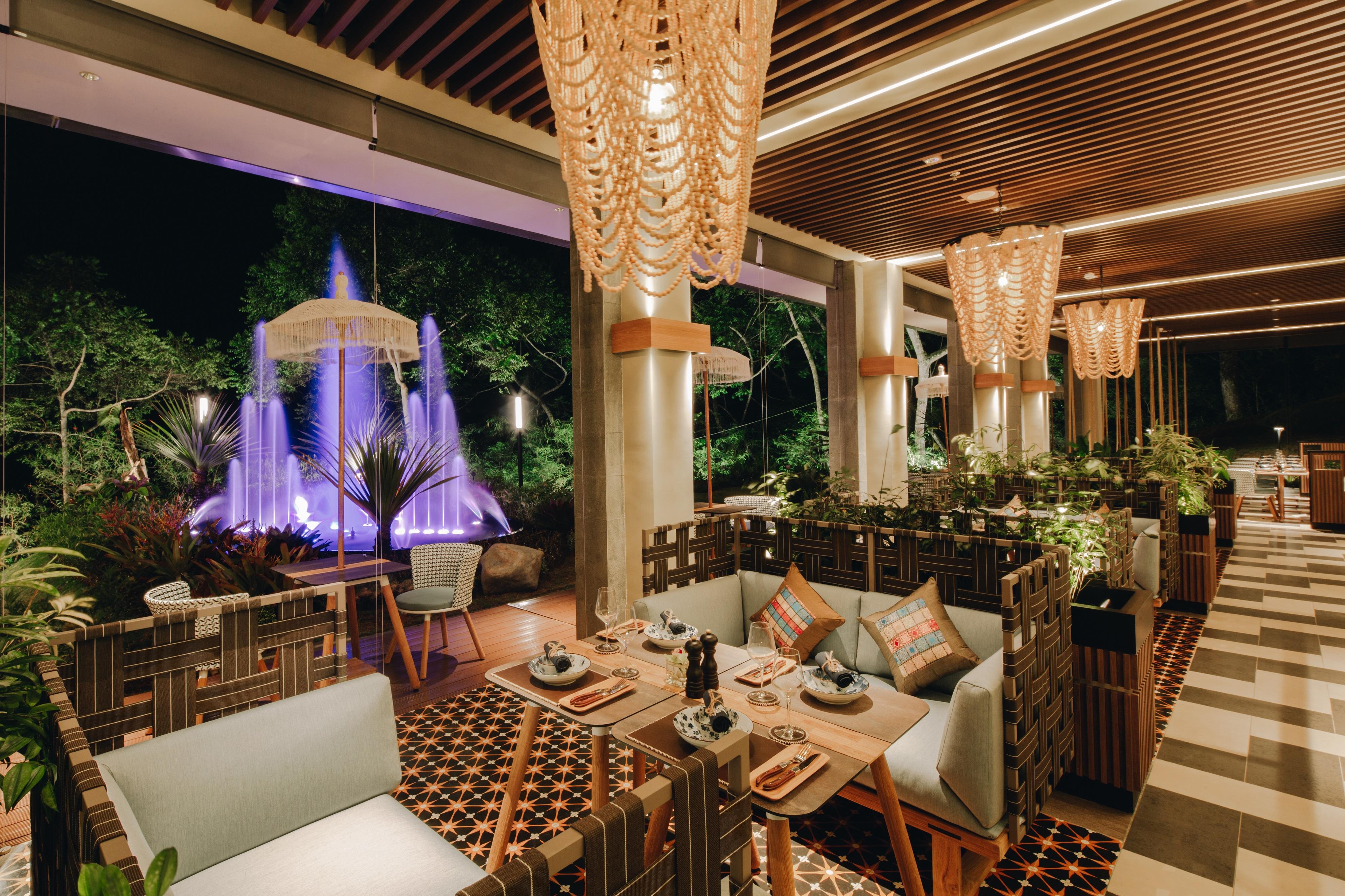 The Botanica Sanctuary Hotel Puncak Eksteriør billede The restaurant at the hotel