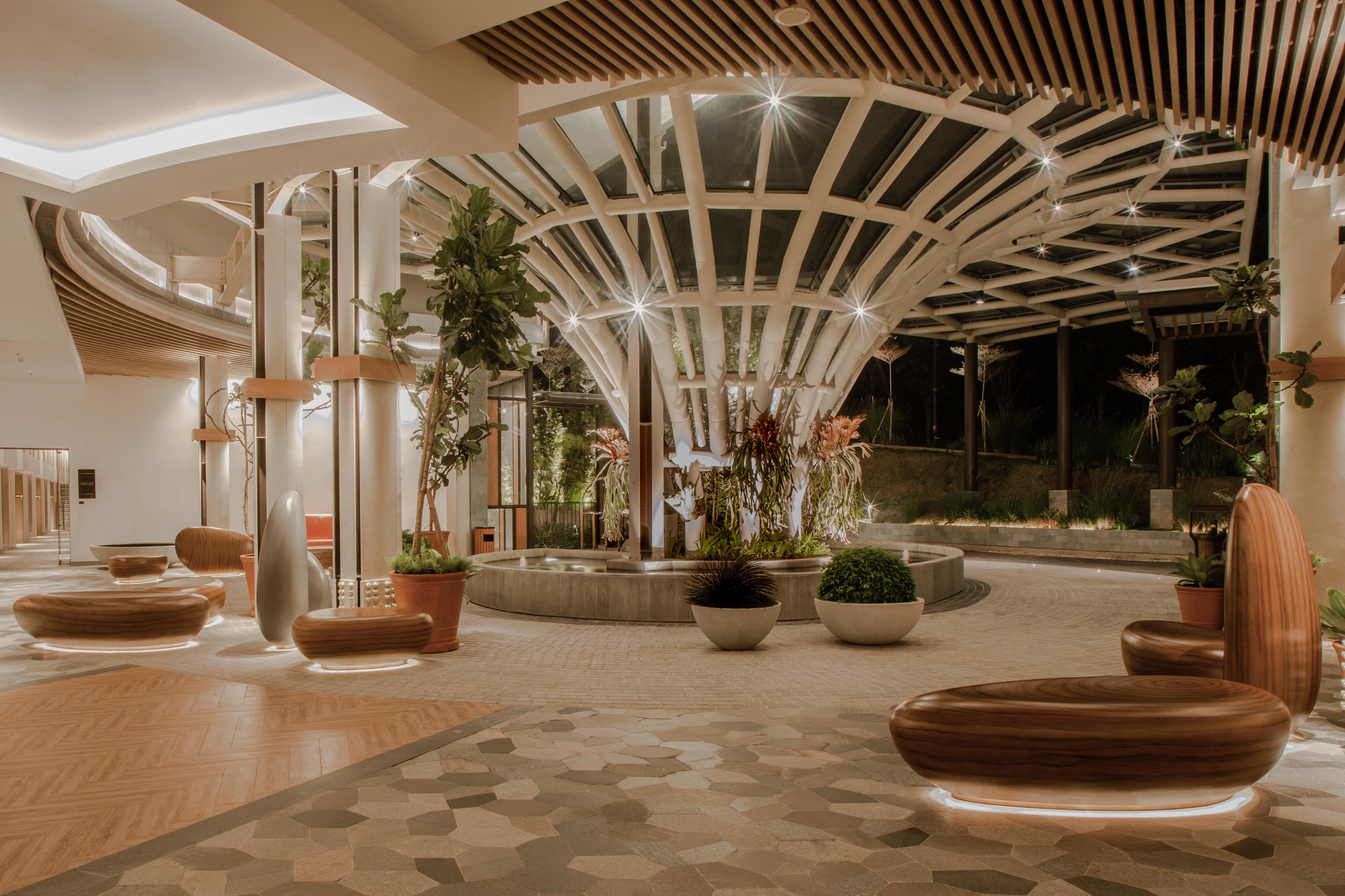 The Botanica Sanctuary Hotel Puncak Eksteriør billede The lobby of the hotel
