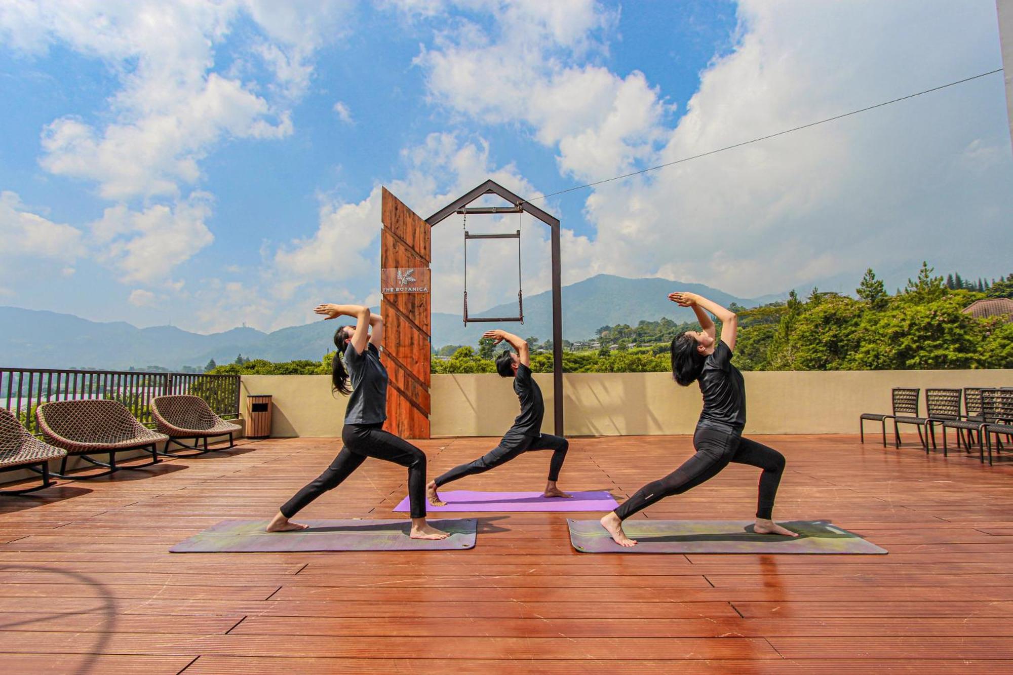 The Botanica Sanctuary Hotel Puncak Eksteriør billede The Yoga Deck